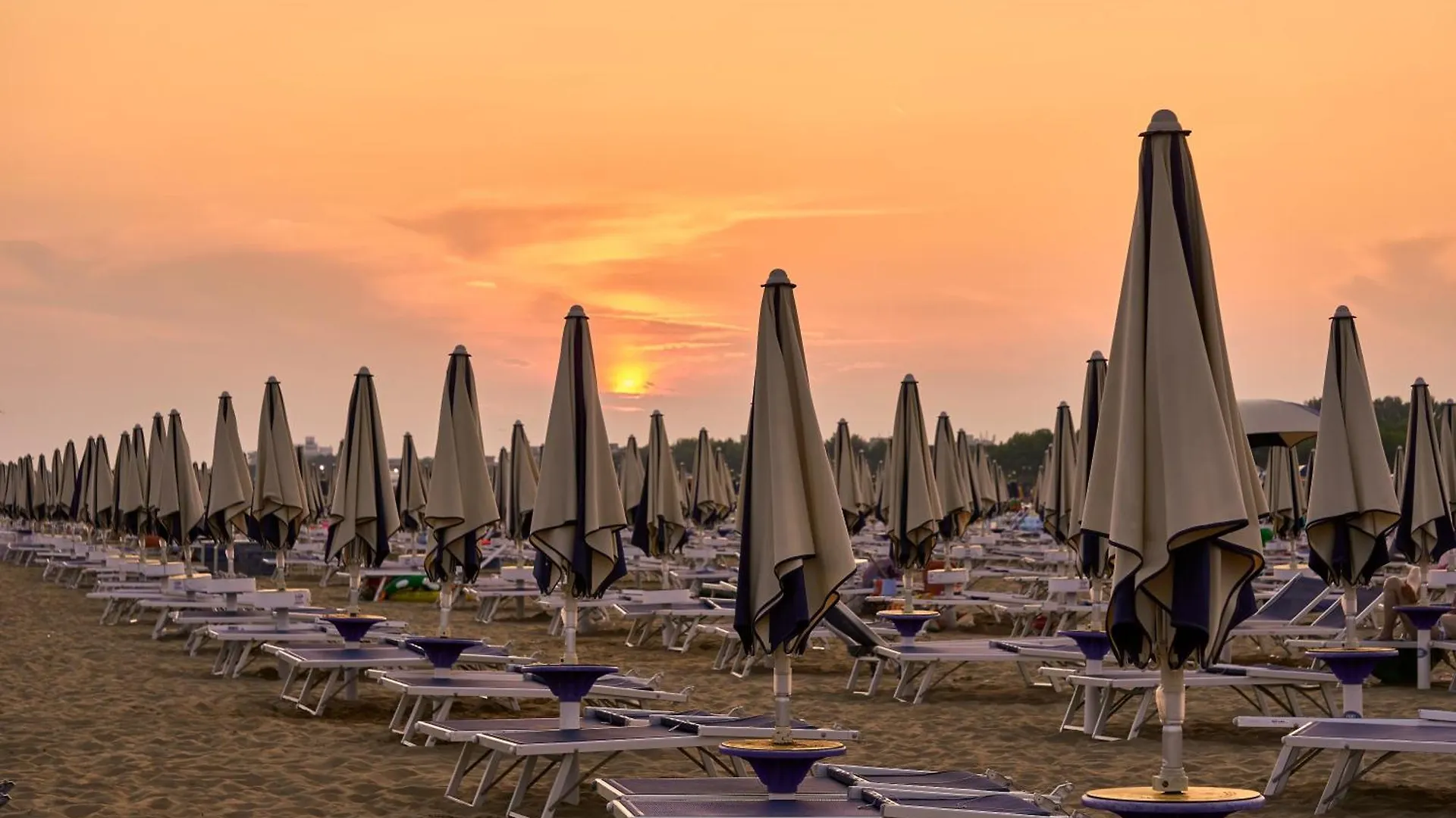 Two- Bedroom Flat With Sea View In Bibione Italy